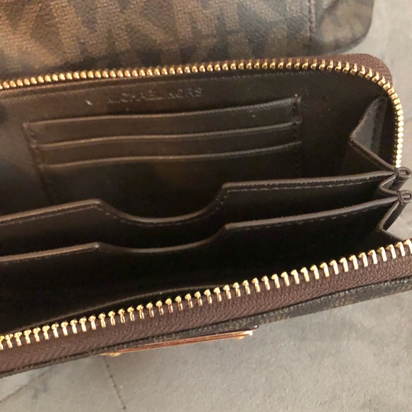 Michael Kors Tote and Matching Wallet - Picture 3 of 5